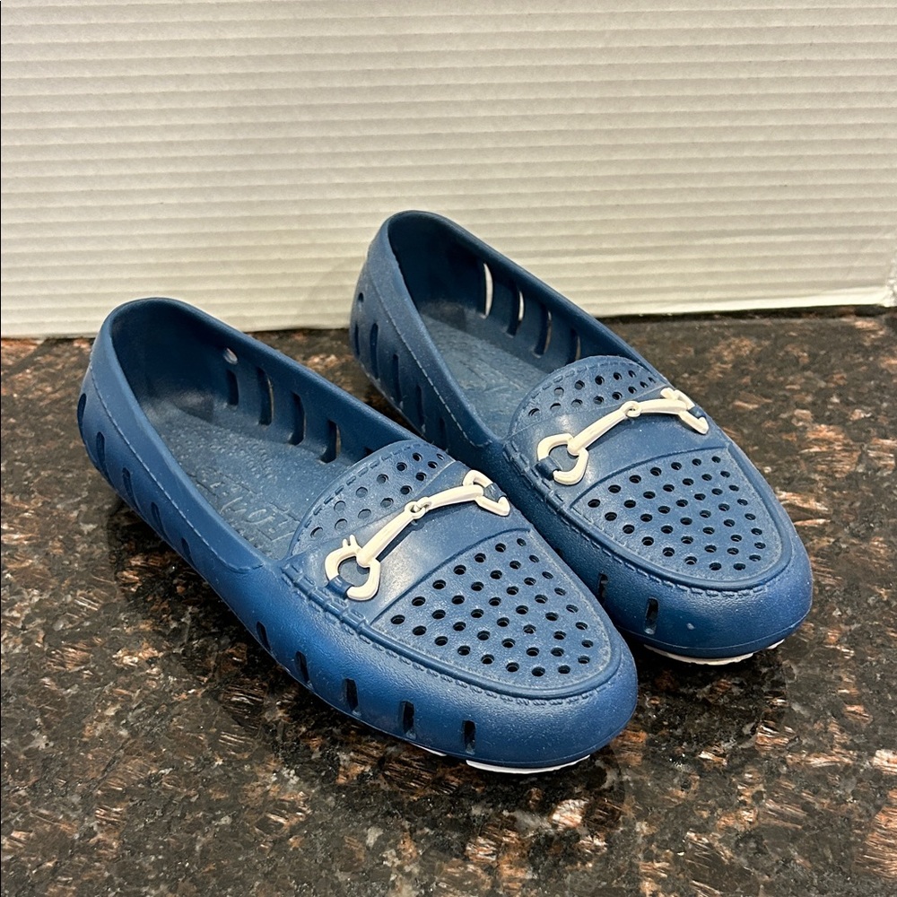 Floafers Women’s Blue Slip-On Rubber Loafers Size 7